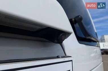 Позашляховик / Кросовер Land Rover Discovery 2012 в 
