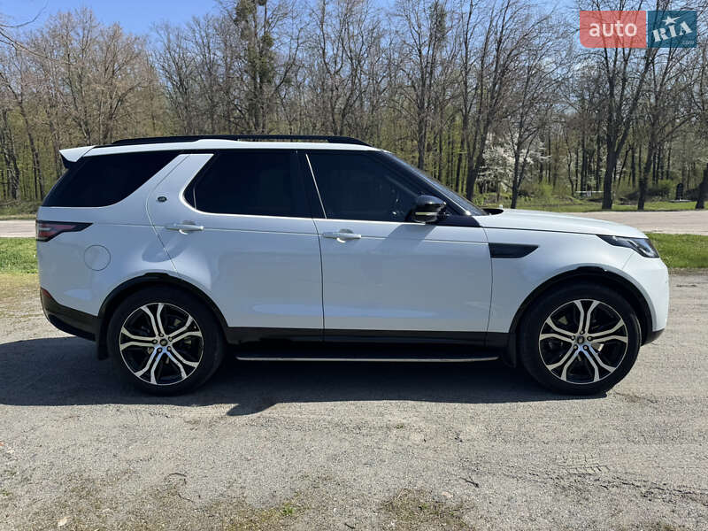 Внедорожник / Кроссовер Land Rover Discovery 2017 в 