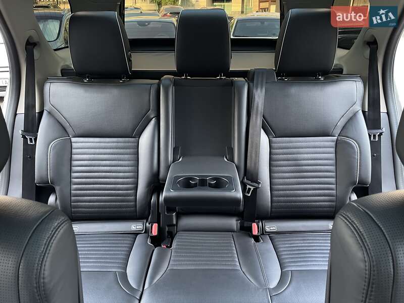 Внедорожник / Кроссовер Land Rover Discovery 2018 в Киеве
