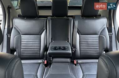 Внедорожник / Кроссовер Land Rover Discovery 2018 в 