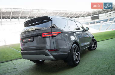 Внедорожник / Кроссовер Land Rover Discovery 2017 в 
