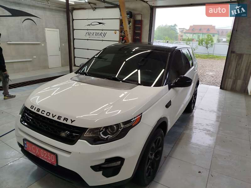 Позашляховик / Кросовер Land Rover Discovery 2015 в 