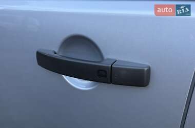 Позашляховик / Кросовер Land Rover Discovery 2010 в 