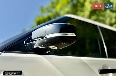 Позашляховик / Кросовер Land Rover Discovery 2015 в 