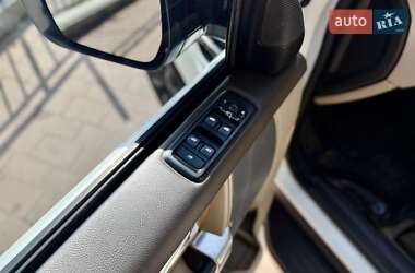 Позашляховик / Кросовер Land Rover Discovery 2015 в 