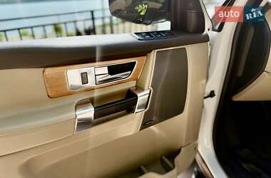 Позашляховик / Кросовер Land Rover Discovery 2015 в 