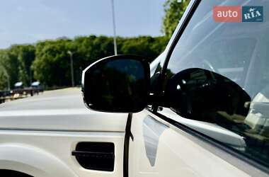 Позашляховик / Кросовер Land Rover Discovery 2015 в 