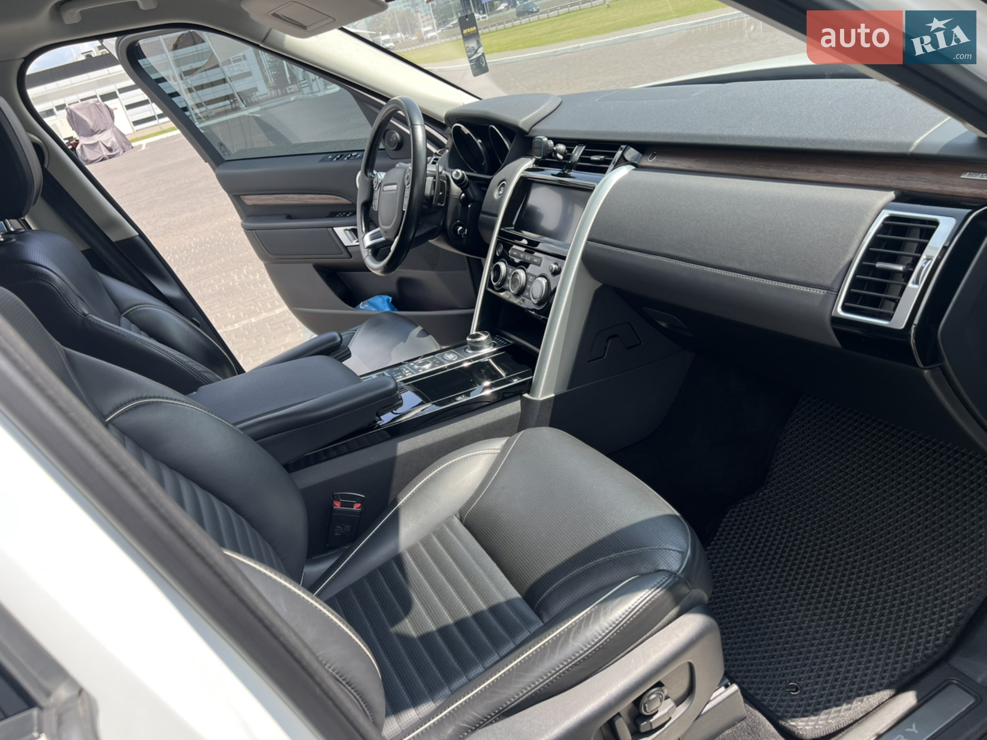 2017 Land Rover Discovery - мініатюра 17