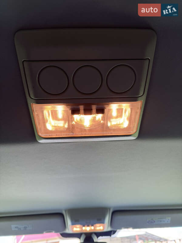 Позашляховик / Кросовер Land Rover Discovery 2015 в Хмельницькому