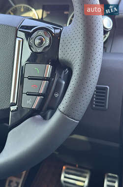 Внедорожник / Кроссовер Land Rover Discovery 2015 в 