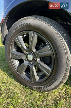 Внедорожник / Кроссовер Land Rover Discovery 2015 в 