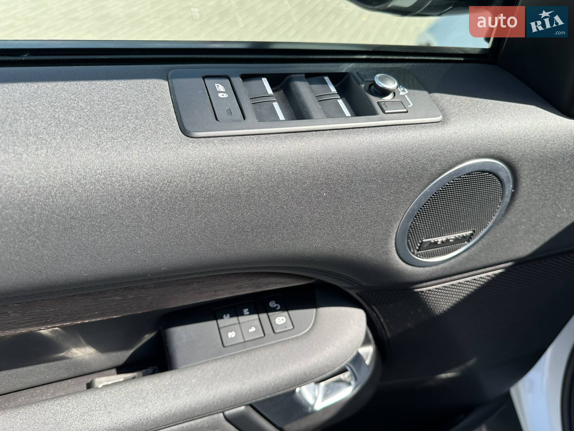 2018 Land Rover Discovery - мініатюра 16