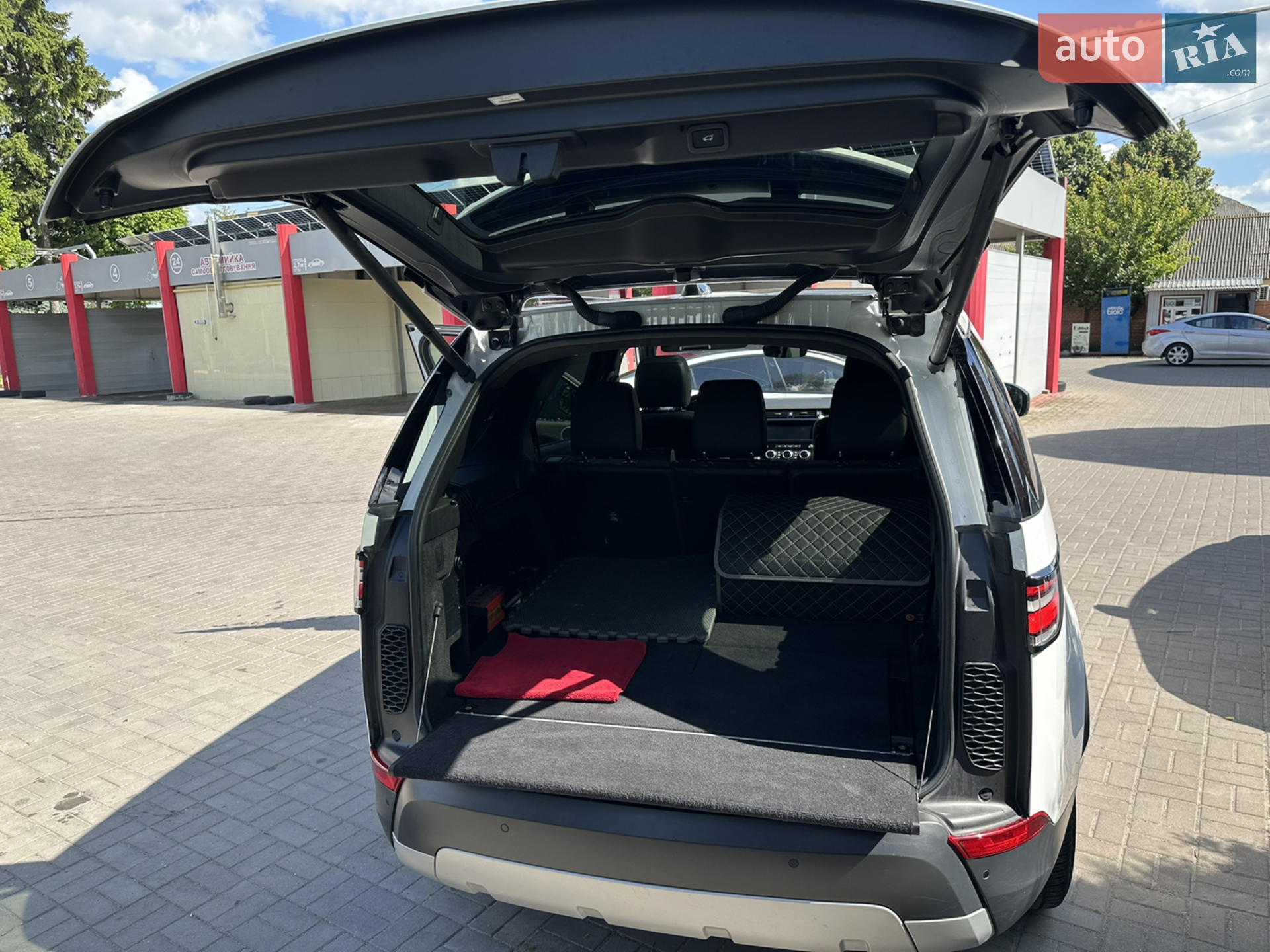 2018 Land Rover Discovery - мініатюра 22