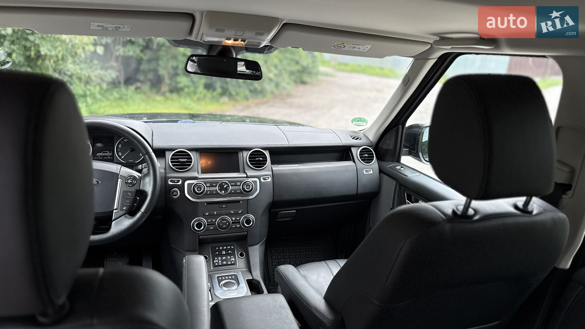 2016 Land Rover Discovery - мініатюра 25