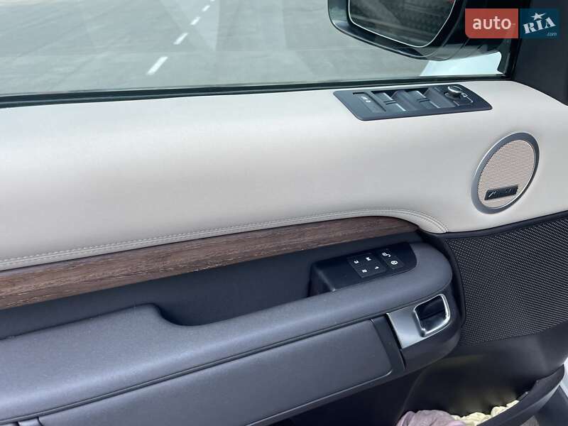 Внедорожник / Кроссовер Land Rover Discovery 2018 в Киеве