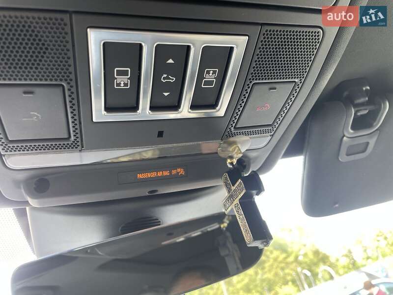 Внедорожник / Кроссовер Land Rover Discovery 2018 в Киеве