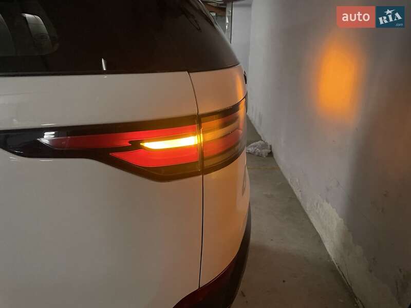 Внедорожник / Кроссовер Land Rover Discovery 2018 в Киеве