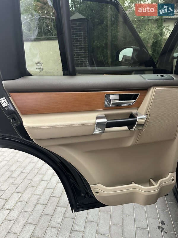 Внедорожник / Кроссовер Land Rover Discovery 2014 в Киеве