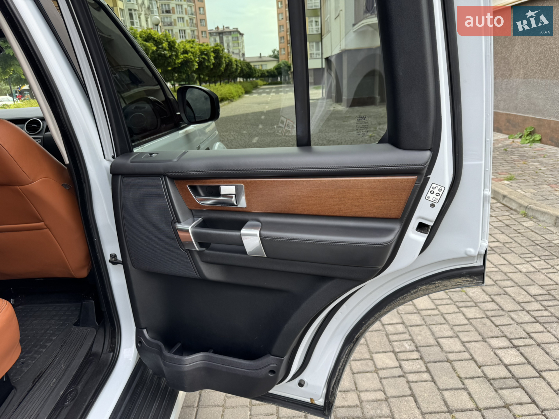 2016 Land Rover Discovery - мініатюра 19