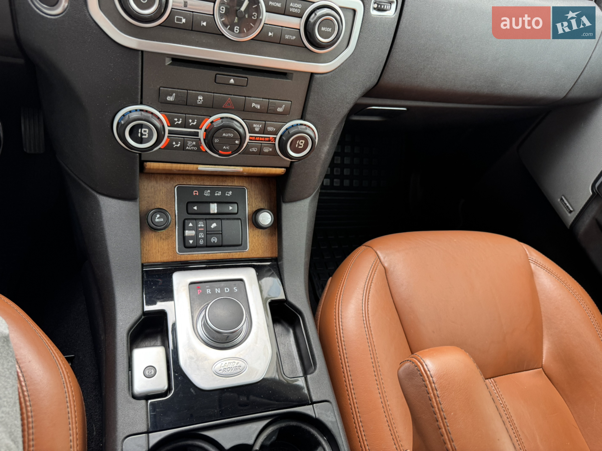2016 Land Rover Discovery - мініатюра 32
