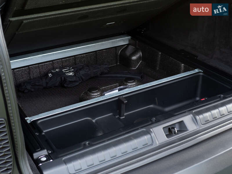 Внедорожник / Кроссовер Land Rover Discovery 2018 в Киеве