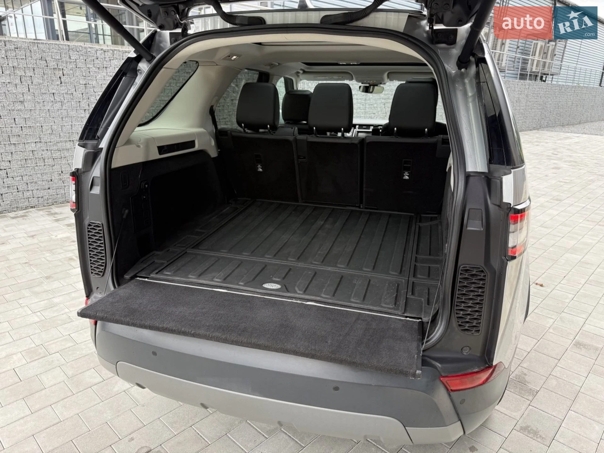 2018 Land Rover Discovery - мініатюра 14