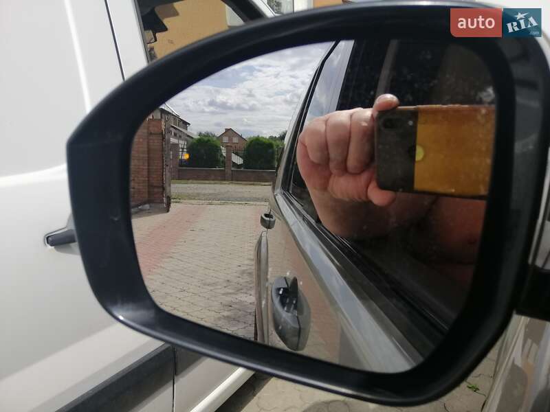 Позашляховик / Кросовер Land Rover Discovery 2014 в Луцьку