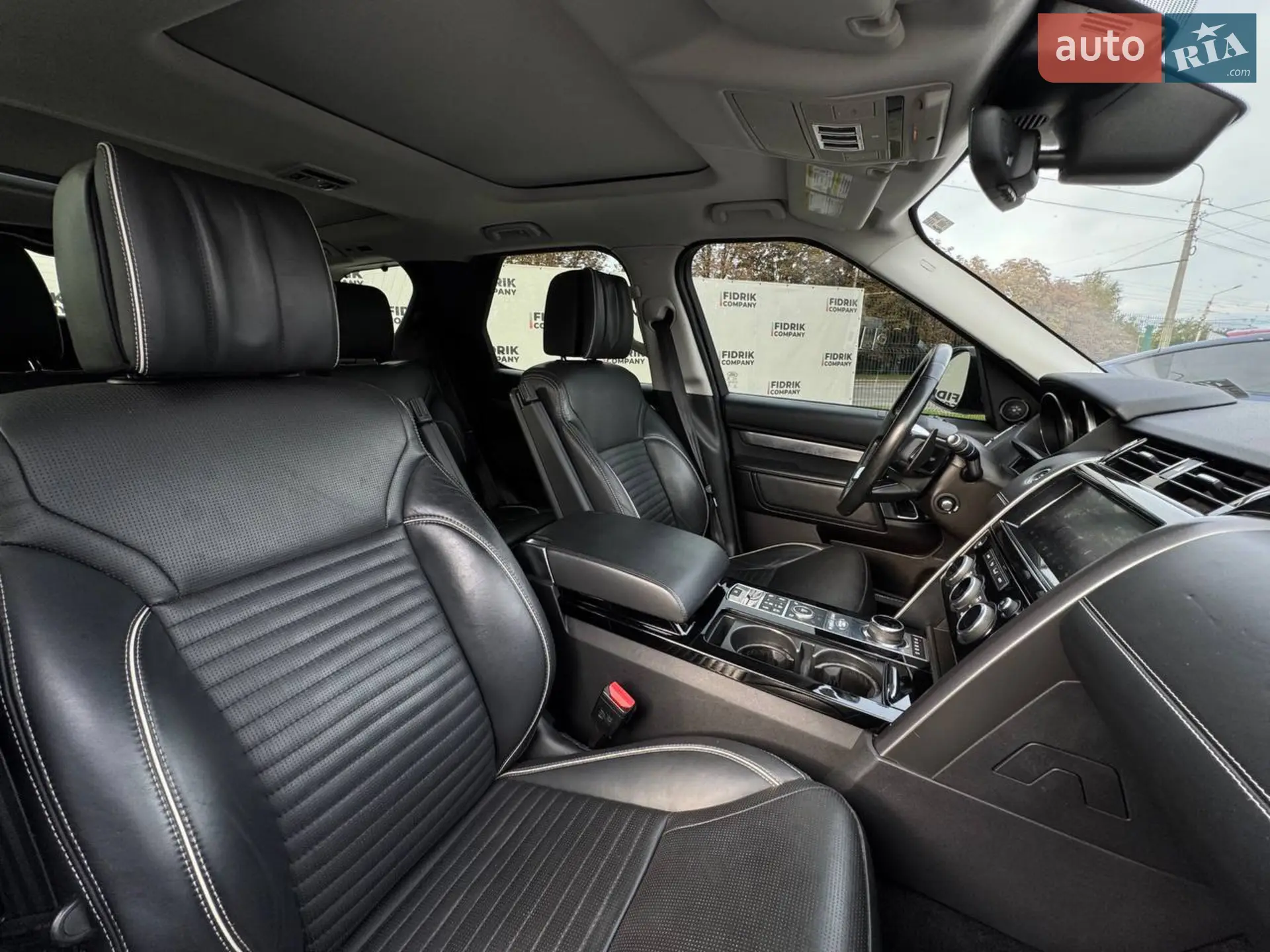2017 Land Rover Discovery - мініатюра 16