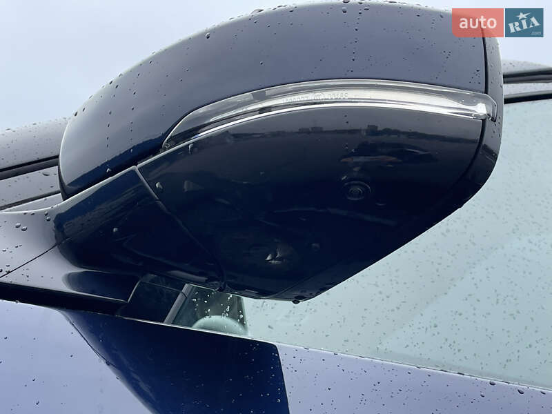 Внедорожник / Кроссовер Land Rover Discovery 2018 в Киеве