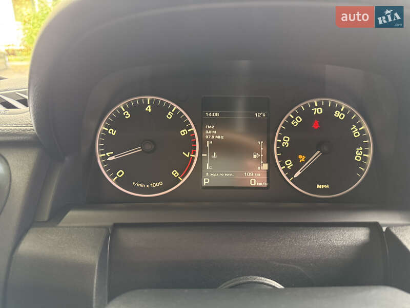 Позашляховик / Кросовер Land Rover Discovery 2014 в Луцьку