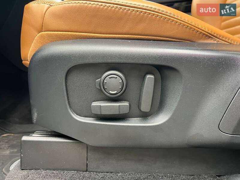 Внедорожник / Кроссовер Land Rover Discovery 2020 в Киеве