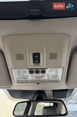 Позашляховик / Кросовер Land Rover Discovery 2016 в  фото 22 Позашляховик / Кросовер Land Rover Discovery 2016 в