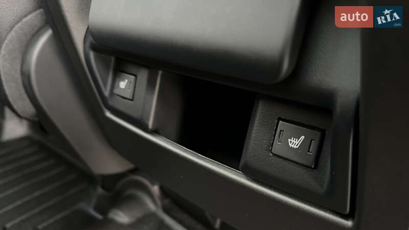 Внедорожник / Кроссовер Land Rover Discovery 2016 в Киеве