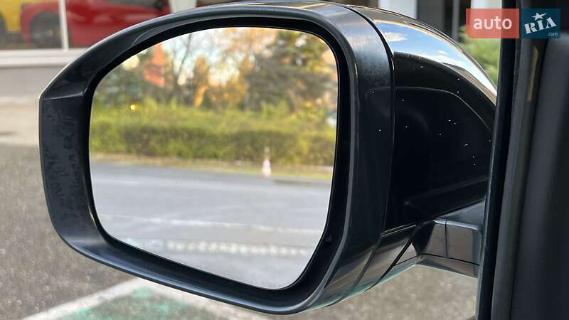 Внедорожник / Кроссовер Land Rover Discovery 2016 в Киеве