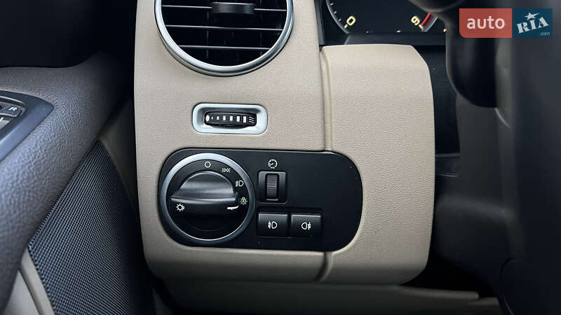 Внедорожник / Кроссовер Land Rover Discovery 2016 в Львове