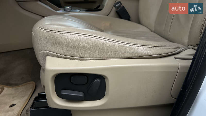 Внедорожник / Кроссовер Land Rover Discovery 2016 в Львове