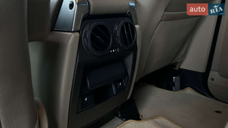 Внедорожник / Кроссовер Land Rover Discovery 2016 в Львове