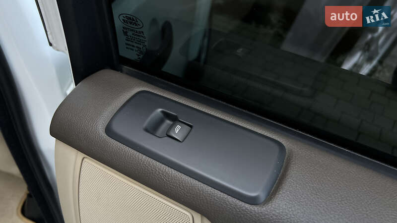 Внедорожник / Кроссовер Land Rover Discovery 2016 в Львове