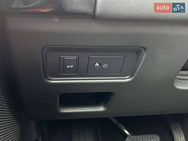 Внедорожник / Кроссовер Land Rover Discovery 2018 в Киеве