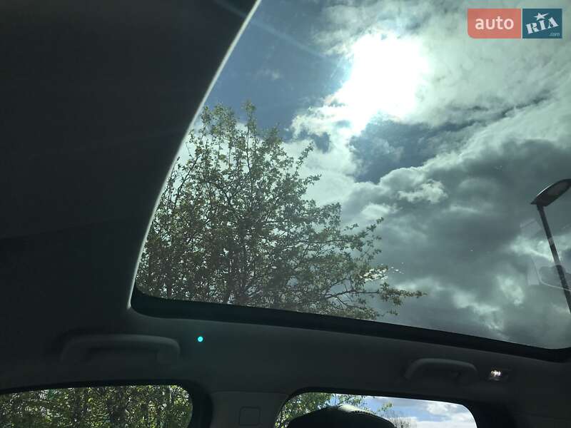 Внедорожник / Кроссовер Land Rover Discovery 2014 в Черновцах