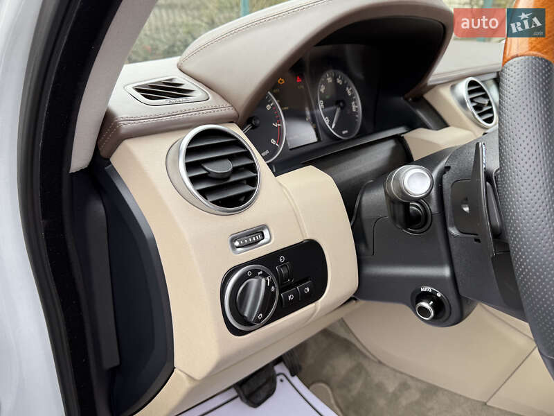 Внедорожник / Кроссовер Land Rover Discovery 2016 в Дрогобыче