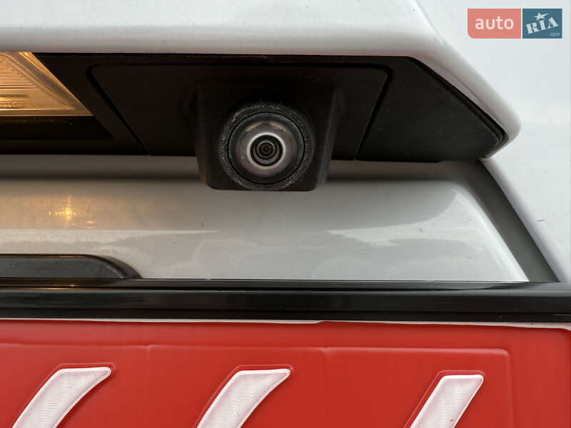 Внедорожник / Кроссовер Land Rover Discovery 2016 в Дрогобыче