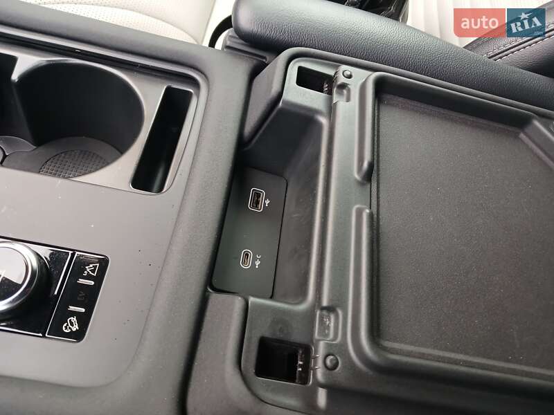 Внедорожник / Кроссовер Land Rover Discovery 2021 в Киеве