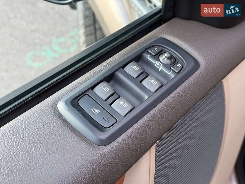 Внедорожник / Кроссовер Land Rover Discovery 2015 в Кривом Роге