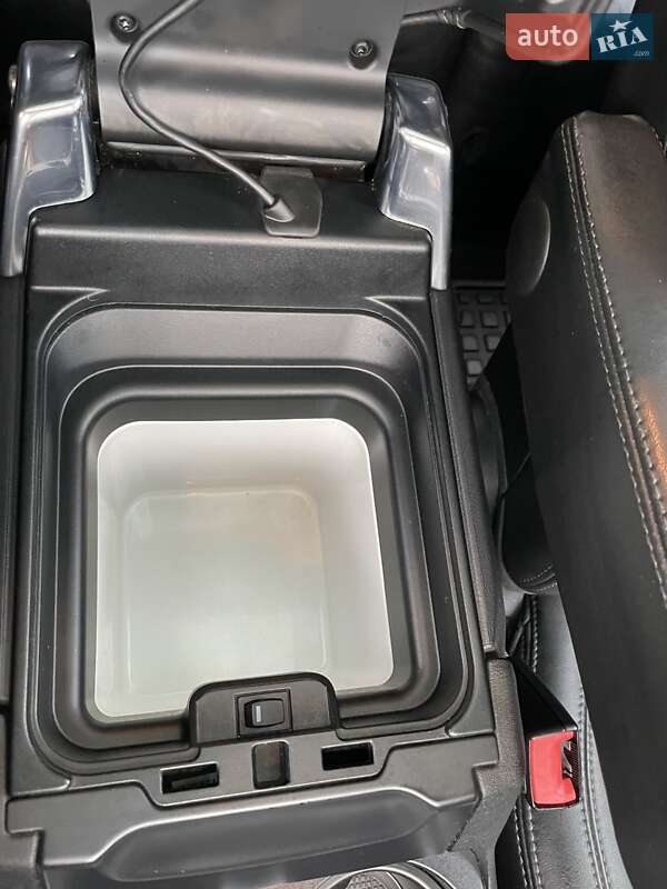 Внедорожник / Кроссовер Land Rover Discovery 2012 в Киеве