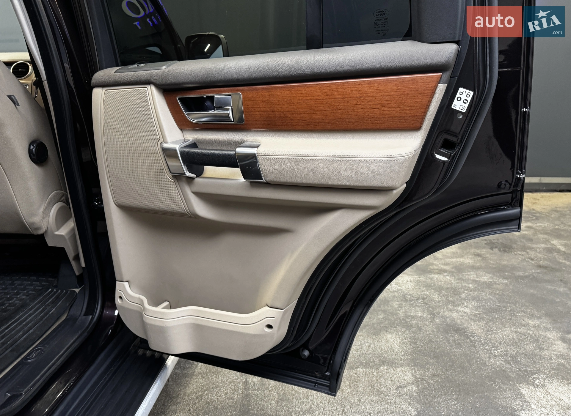 Land Rover Discovery 2011 VIN SALLAAAF4BA592626 фото оголошення 41 з 42