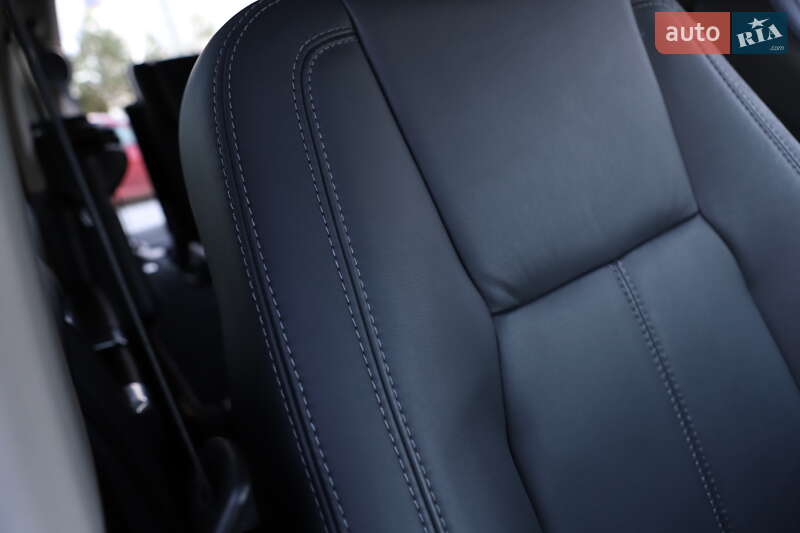 Внедорожник / Кроссовер Land Rover Discovery 2016 в Дрогобыче