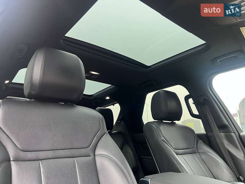 Внедорожник / Кроссовер Land Rover Discovery 2017 в Киеве