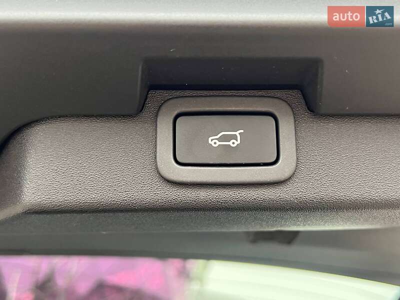 Внедорожник / Кроссовер Land Rover Discovery 2017 в Киеве