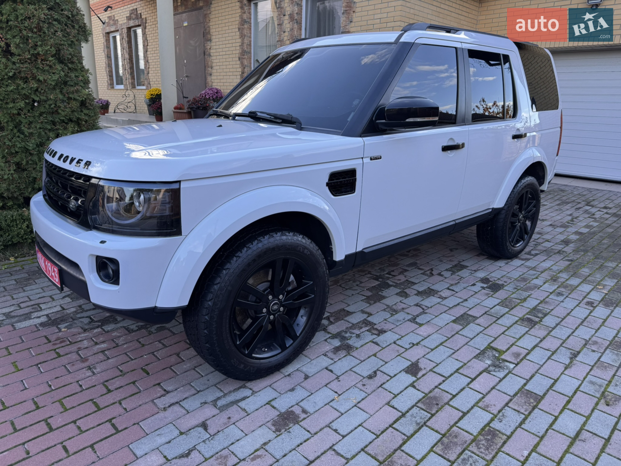 2017 Land Rover Discovery - мініатюра 24